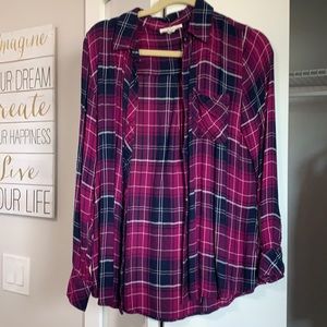 ❌ SOLD ❌ Barley worn long sleeve plaid shirt
